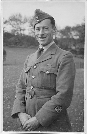 W.O. Reuben Robert (Bob) Moorey 362972