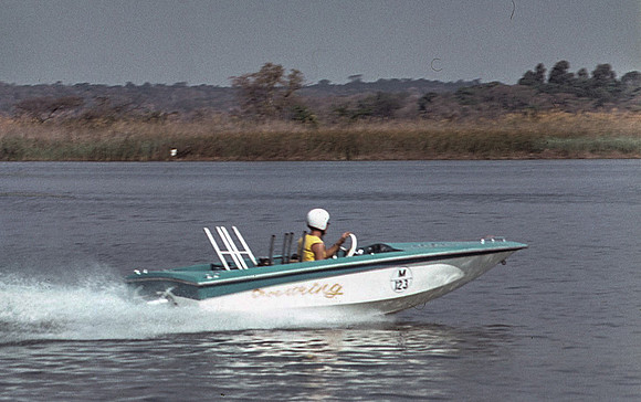 Steve Moorey racing Shoestring on Mindola Dam