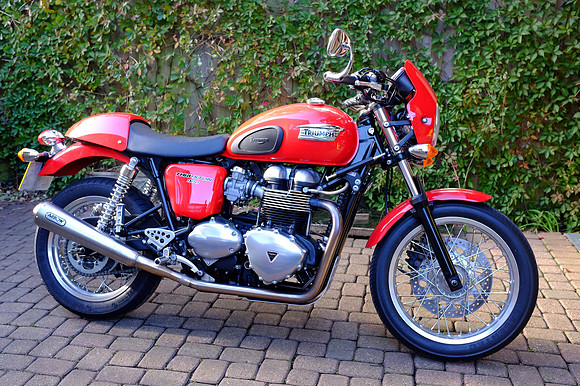 Triumph Thruxton 900